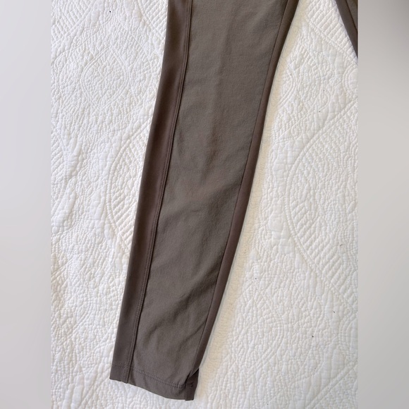 Athleta Headlands Hybrid Tight Pant in Shale (grey) size 4. Nice shape - Picture 7 of 16